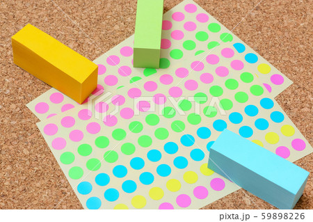 文具 文房具 付箋紙 シール 雑貨 コルクボード 事務用品 紙 学校 日用雑貨 日常雑貨の写真素材 5926 文具 文房具 付箋紙 シール 雑貨 コルクボード 事務用品 紙 学校 日用雑貨 日常雑貨の写真素材 5926