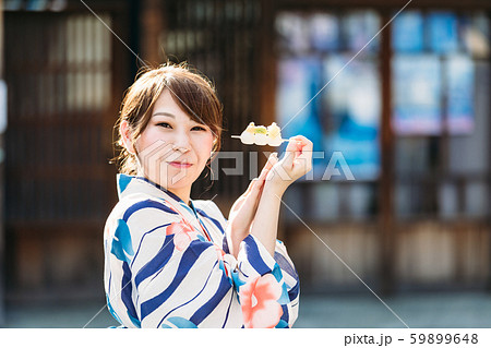 犬山　城下町　浴衣　女性　食べ歩き 59899648