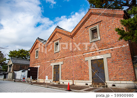 三重県 桑名 諸戸氏庭園の秋の一般公開日 煉瓦作りの蔵の壁 三重県 桑名 諸戸氏庭園の秋の一般公開日 煉瓦作りの蔵の壁 59900980