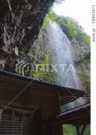 壇鏡神社の壇鏡の滝（雄滝）（島根県隠岐郡） 59903971
