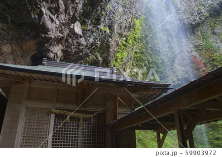 壇鏡神社の壇鏡の滝(雄滝)(島根県隠岐郡) 壇鏡神社の壇鏡の滝(雄滝)(島根県隠岐郡) 59903972