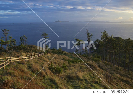 那久岬から眺める夕日（島根県隠岐郡隠岐の島町） 59904020