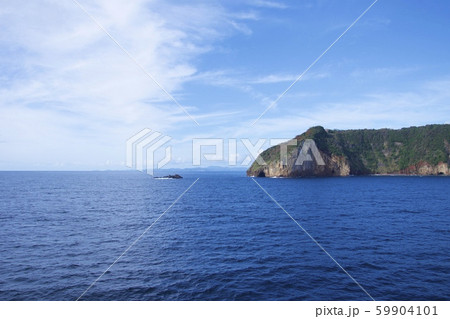フェリーから眺める隠岐諸島（島根県隠岐郡） 59904101