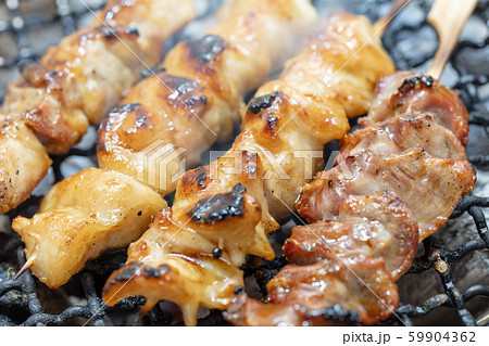 焼鳥_炭火焼き(炭焼き・網焼き・七輪・一人・宅飲み・バーベキュー・BBQ・焼肉 焼鳥_炭火焼き(炭焼き・網焼き・七輪・一人・宅飲み・バーベキュー・BBQ・焼肉 59904362