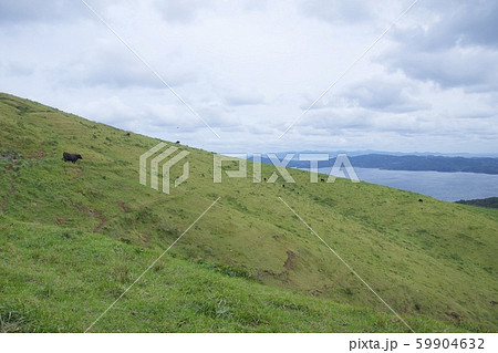 知夫里島の赤ハゲ山付近からの眺め（島根県隠岐郡知夫村） 59904632