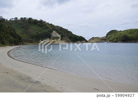 知夫村の島津島の渡津海水浴場（島根県隠岐郡知夫村） 59904927