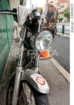 駐車違反のバイク 駐車違反のバイク 59908979
