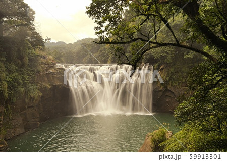 滝 水流 流れ 59913301