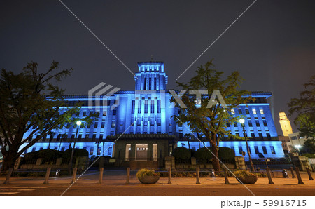 日本の横浜都市景観 神奈川県庁舎・キングの塔。右奥に横浜税関・クイーンの塔(夜景) 日本の横浜都市景観 神奈川県庁舎・キングの塔。右奥に横浜税関・クイーンの塔(夜景) 59916715