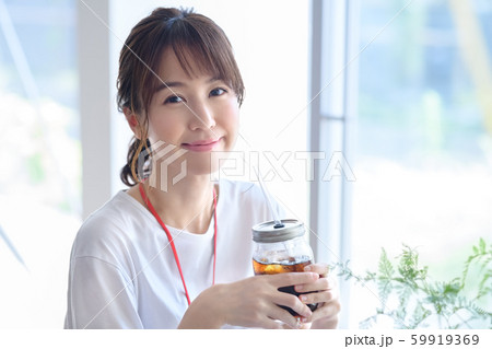 ビジネス オフィス カフェ 女性 カジュアル ビジネス オフィス カフェ 女性 カジュアル 59919369