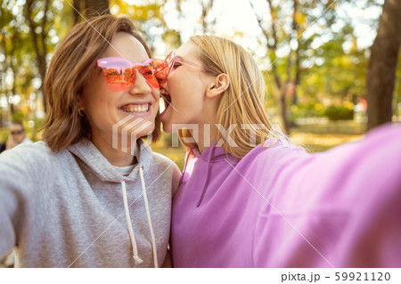 Happy young females doing selfie on their smartphone 59921120