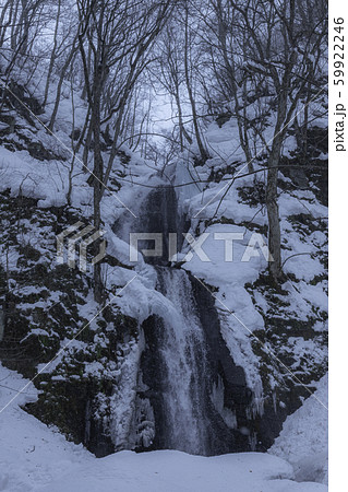 冬の奥入瀬渓流 59922246