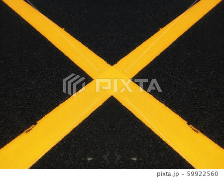 Road traffic paint Yellow on the asphalt surface 59922560