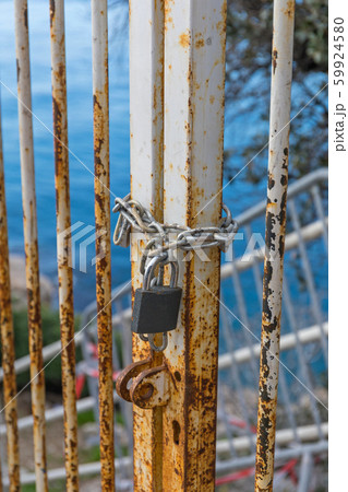 Padlock and Chain Padlock and Chain 59924580