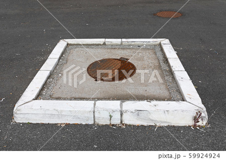 Manhole 59924924