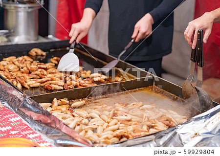 縁日の鶏皮ぎょうざの写真素材 59929804