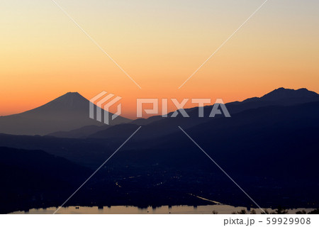 朝焼けの高ボッチ高原からの富士山 59929908