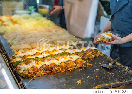 縁日のお好み焼き 59930025
