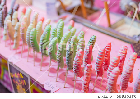 縁日のチョコバナナ 59930380