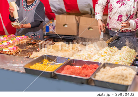 縁日のお好み焼き 59930432