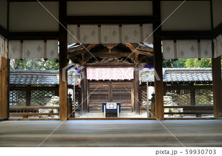 池田伊居太神社神楽殿と拝殿-2 59930703