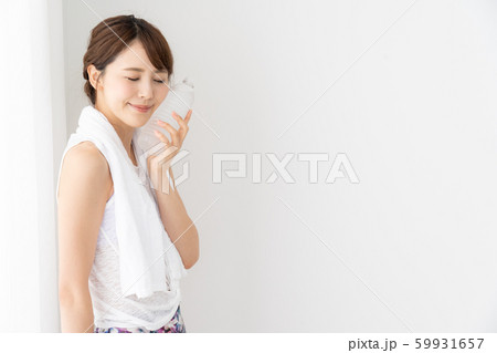 女性　スポーツ 59931657