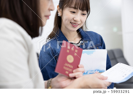 女性 空港 女性 空港 59933291