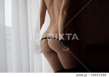 Crop woman with perfect buttocks 59933586