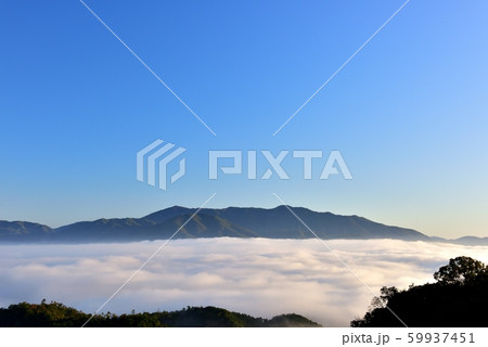亀岡盆地の雲海 59937451