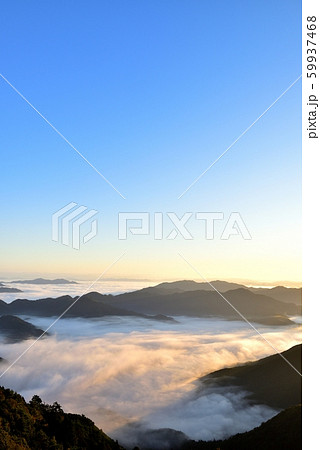 岩屋山の雲海 岩屋山の雲海 59937468