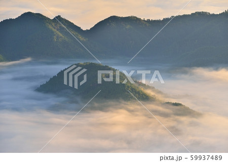 岩屋山の雲海 岩屋山の雲海 59937489