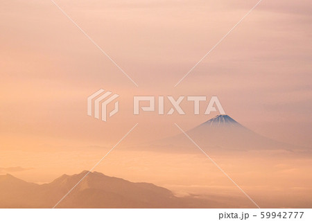 夜明けの富士山 （赤岳山頂より） 59942777