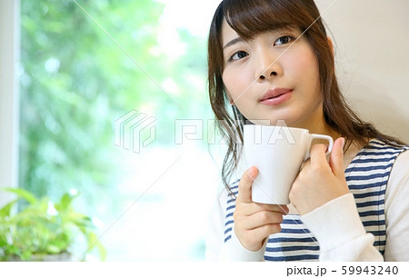 エプロンを着た女性イメージ エプロンを着た女性イメージ 59943240