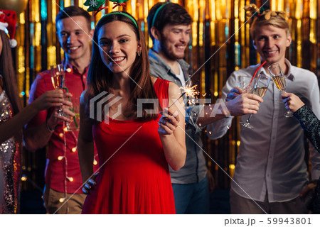 Group of young women celebrating new years 59943801
