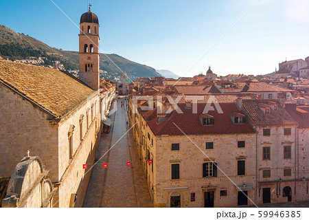 クロアチア ドブロブニクの街並み プラツァ通り フランシスコ教会 Dubrovnikの写真素材