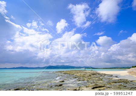 沖縄・奥武島の畳石 59951247