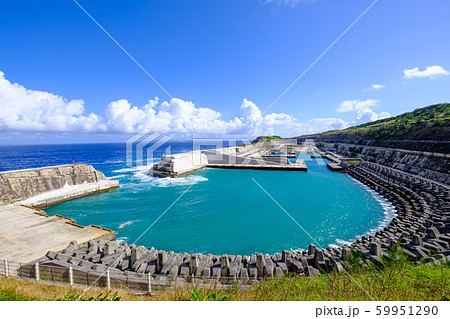 沖縄・南大東島の漁港 59951290