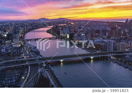 新潟市の夕景 59951825