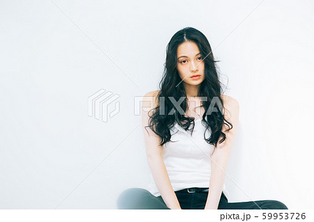 ヘアサロンイメージ　ロングヘア　黒髪 59953726