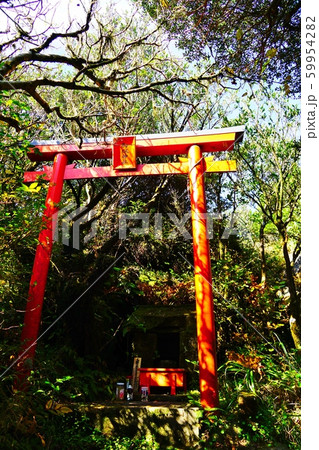 開聞岳 山頂直下 御獄神社 開聞岳 山頂直下 御獄神社 59954282