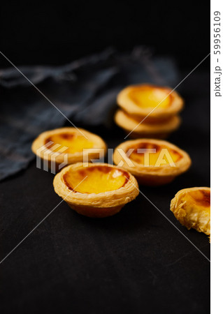 Egg tart dessert on the table. 59956109