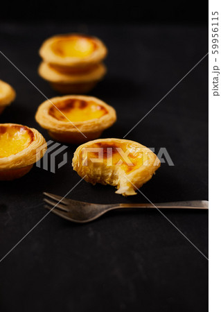 Egg tart dessert on the table. 59956115