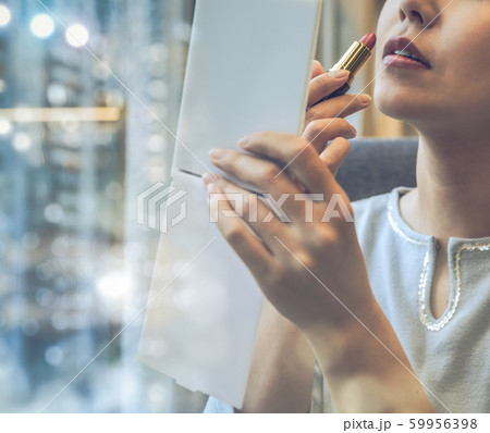 女性 59956398