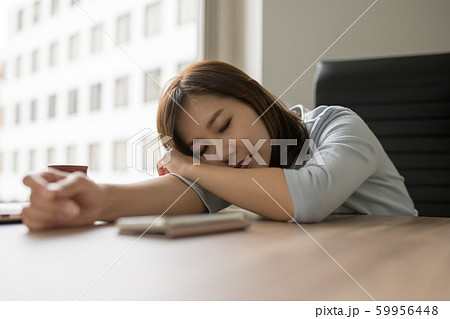 女性ポートレート 59956448