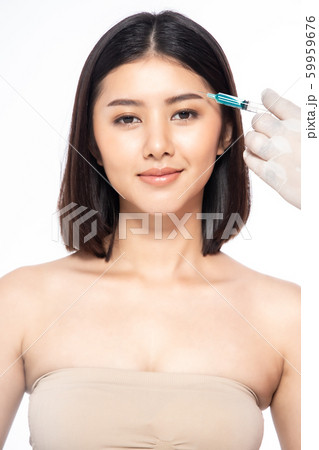 Asain young woman gets injection of botox in her 59959676