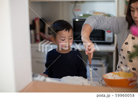 5 years old 59960058