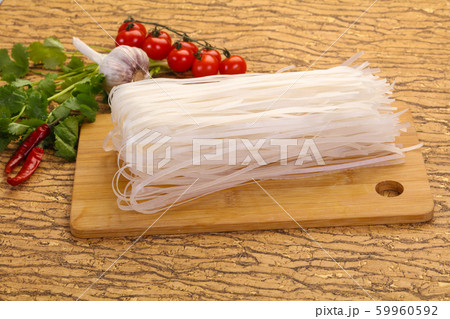 Raw rice noodles 59960592