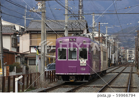 嵐山本線を行くモボ101形（京紫色） 59966794