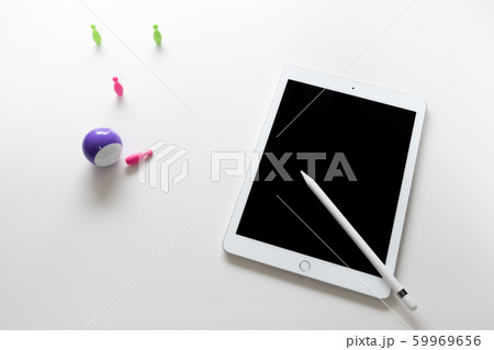 タブレット_STEM教育_人物_右手 59969656