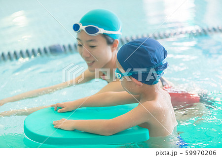 In the pool 59970206